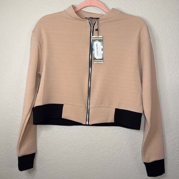 Jackets & Blazers - NWT Boohoo Cropped Zip Up Jacket Blazer Size 6
